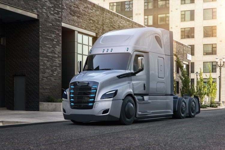 Фото - Daimler представила два электрических грузовика — Freightliner eCascadia и eM2″