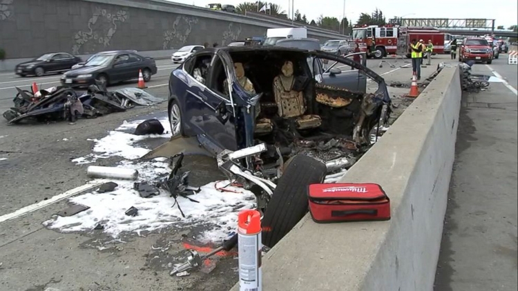 Фото - Tesla признала работу автопилота в момент смертельной аварии Model X»